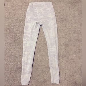 Size 6 Lululemon align legging. NEVER WORN and in great condition! Length 28”